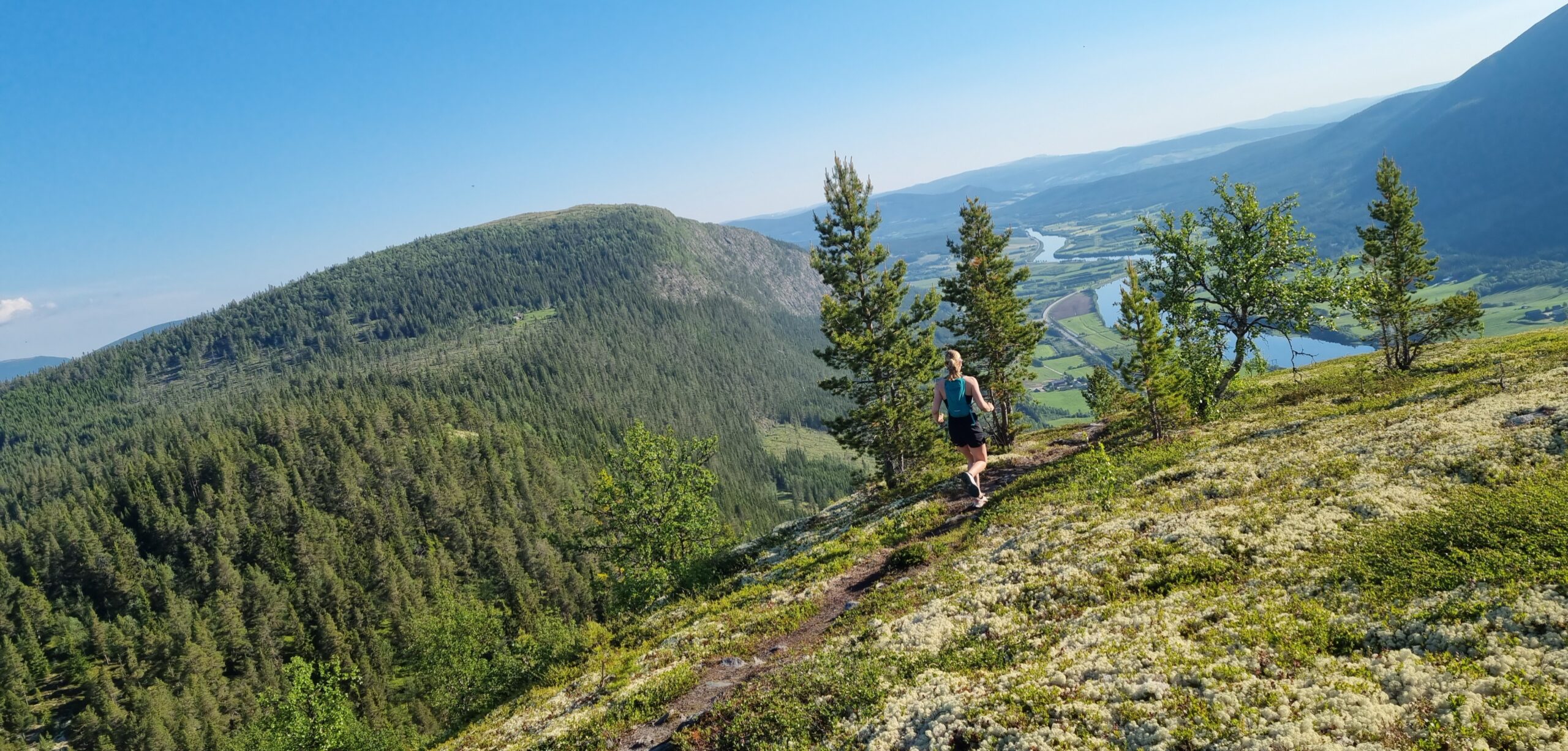 L&oslash;pere i fjellet under Solan Gundersens Bergmaraton i Alvdal